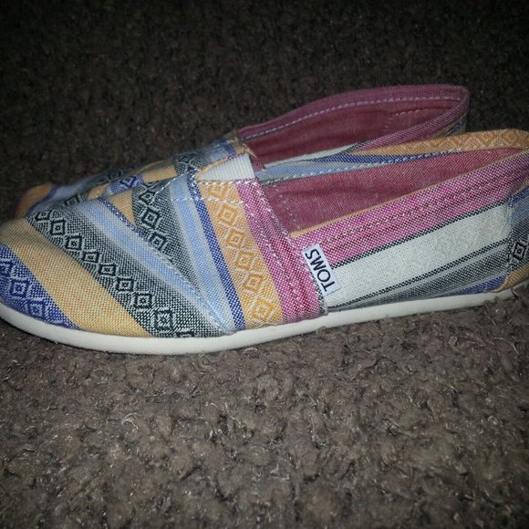 TOMS-Classic Slip On Shoes-AZTEC TRIBAL PATTERN-Size 7M-Near Mint - Picture 2 of 7